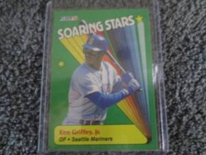 lot 91 image: 1990 Fleer Ken Griffey Jr Soaring S...