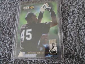 lot 150 image: 1994 Collectors Choice Michael Jord...