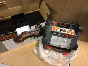 lot 73 image: BLACKDECKER 500-Watt Portable Power Station with 120 PSI Compressor, 12-Volt Outlet and USB Port &nbspCustomer Returns See Pictures