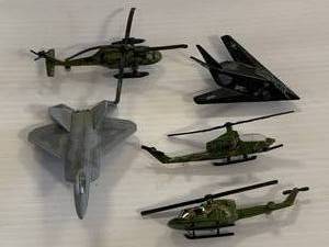 Lot of Five Una Max Forces of Valor Diecast Model Planes