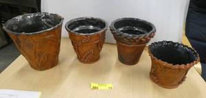 Group of 4 pieces of glazed pottery, very good condition