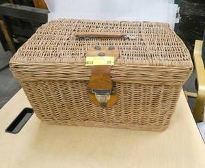Very Nice vintage Wicker picnic basket with leather handles 17 wide x 10 tall