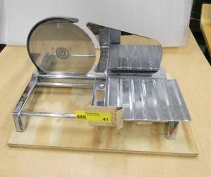 Manual meat slicer