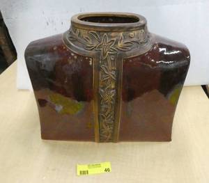 Unique pottery shirt in excellent condition 12 wide 10 tall