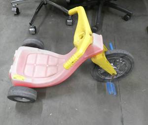 Kids plastic big wheel - works