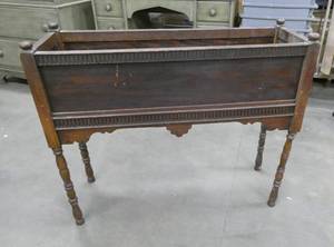 Vintage wood hall planter box - one leg is broke off at the top and would need a new dowel and glue