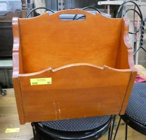 Wood magazine rack