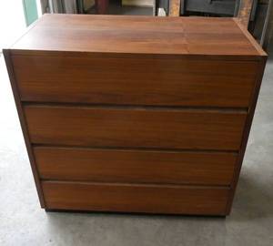 Nice solid wood 4 drawer dresser 30x16x29