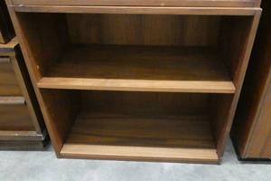 Nice solid wood adjustable height bookcase, missing the dowels to hold up the shelf