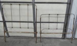 Rod iron bed frame, does include whole frame, not just the headboard and footboard pictured