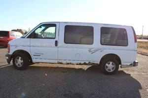 2002 GMC G1500 Vans Savana SLT - Handicap Accessible van with LIFT
