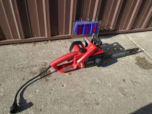 Craftsman 16 110 volt chainsaw. Looks un used. Tested & works. As shown.