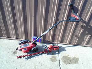 Craftsman 110 volt lawn edger & hedge trimmer. Looks un used. Tested & works. As shown.