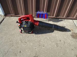 Craftsman 2 cycle leaf blower. Looks nearly new. Tested & works. As shown.