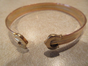 14 KT GOLD CUFF STYLE BRACELET