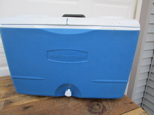 Rubbermaid cooler, extendable handl...