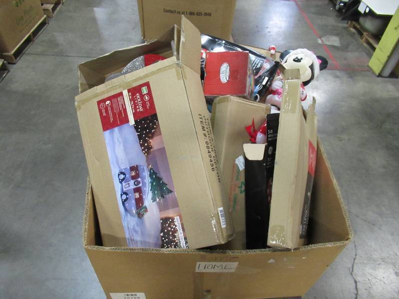 lot 341 image: WHOLESALE MIXED PALLET OF MISCELLANEOUS CHRISTMAS LIGHTS & DECORATIONS