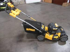 lot 14 image: Dewalt 21.5 in. 20-Volt MAX Lithium-Ion Cordless Battery Walk Behind Self Propelled Mower(TOOL ONLY) DCMWSP244U2 - Used, StartsRuns Weak (Lots of Grass Buildup under deck. Includes Key. Drive Works) Nut On Handle Does not tighten..