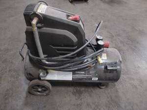 lot 23 image: Husky 8 Gal. Air Compressor 0300813A - Missing Handle - StartsRuns Well - Used in Warehouse.