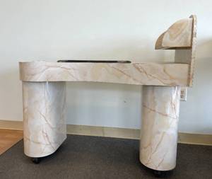 lot 4 image: Manicure Station Desk on Casters