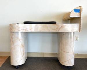 lot 6 image: Manicure Station Desk on Casters