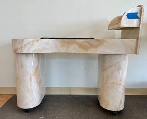 lot 7 image: Manicure Station Desk on Casters
