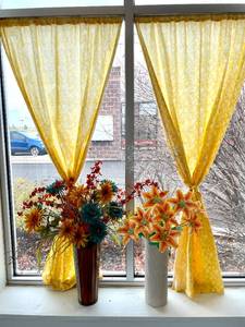 lot 26 image: Lot of Decor Home Decor- Faux Flowers, Vases and Curtains with Tension Rods