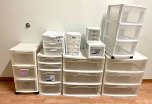 lot 40 image: HUGE Lot of Rubbermaid Storage Containers