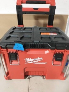 MILWAUKEE PACKOUT 22 in. Rolling Tool Box