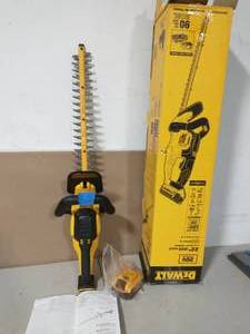DEWALT 22 in. 20V MAX Lithium-Ion Cordless Hedge Trimmer with (1) 5.0Ah Battery and Charger Included