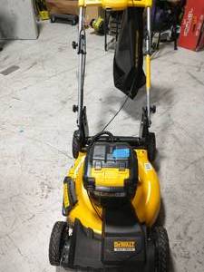 DEWALT 21.5 in. 20-Volt MAX Lithium-Ion Cordless Battery Walk Behind Push Mower