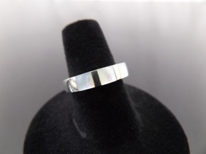 lot 53 image: .925 Sterling Silver Mother of Pearl Ring Size 6.5