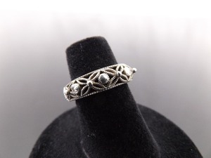 lot 68 image: .925 Sterling Silver Designed Ring Size 5