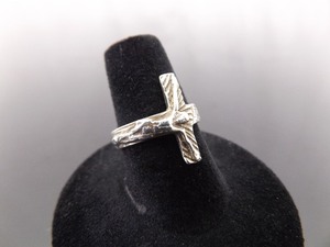 lot 69 image: .925 Sterling Silver Crucifix Ring Size 7
