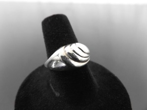 lot 75 image: .925 Sterling Silver Designed Ring Size 8