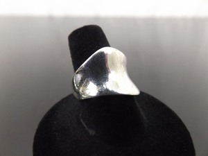 lot 77 image: .925 Sterling Silver Designed Ring Size 8