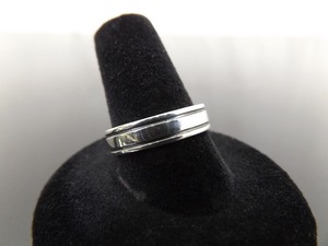 lot 78 image: .925 Sterling Silver Band Ring Size 9