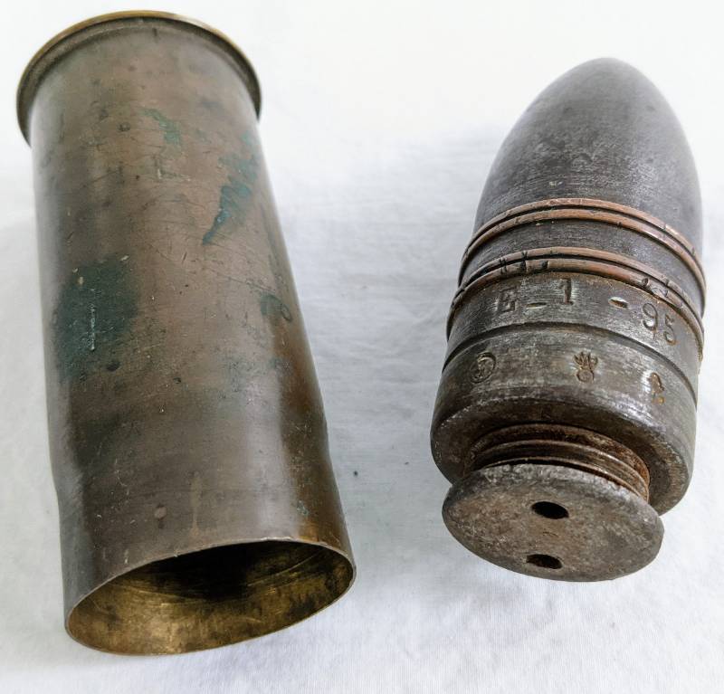Lot 20 - A WWI brass shell case