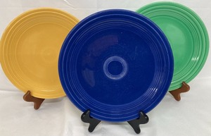 lot 101 image: Colorful and Collectible Vintage Fiesta Ware Plates