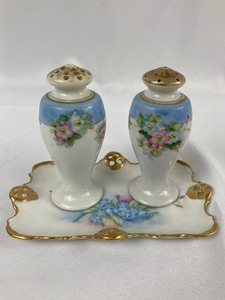 lot 116 image: Collection of Vintage Blue Depression Glass, Nippon Salt & Pepper, Moliere China Dish