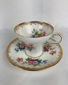 lot 109 image: Aynsley Bone China & Winterling China Pieces