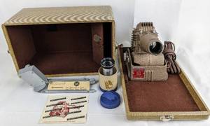 lot 19 image: Vintage GoldE Manumatic 35mm Slide Projector in Case
