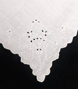 lot 20 image: Vintage Castrony Madeira Hand Embroidered Linen Napkins - With Original Boxes