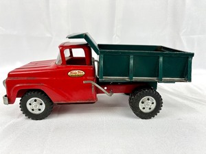 lot 205 image: Vintage Tonka Toys Dump Truck and Structo 66 Gas Truck