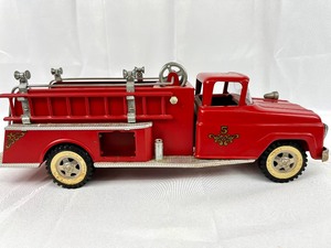 lot 204 image: Vintage Tonka Metal Fire Truck #5 with Fire Hydrant