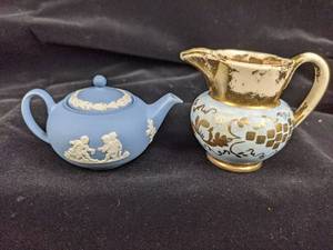lot 28 image: Vintage Mini Pitchers (One Wedgewood) and Three-Piece Skirted Glass Set