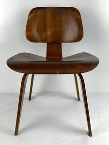 lot 1 image: Rare 1st Generation Eames Plywood LCW Chair by Evans & Herman Miller