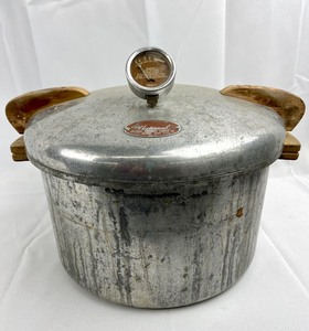 lot 215 image: Vintage National Pressure Cooker Co. No. 7