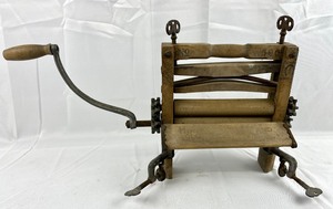 lot 211 image: Vintage Clothes Wringers, Horse Shoe Brand No. 500