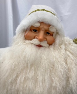 lot 122 image: Life Size Santa Claus - Just in Time for the Holidays- 6ft Tall